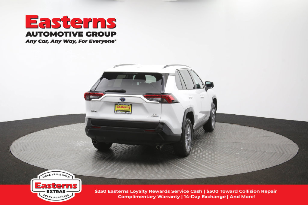 Used 2022 Toyota RAV4 LE AWD/4WD image 41