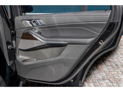 Used 2024 BMW X7 xDrive40i w/ Executive Package image 15