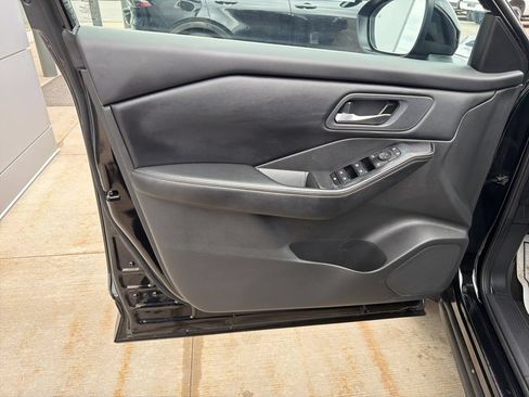 Used 2024 Nissan Rogue SV AWD/4WD image 17