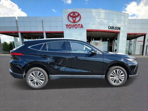 Certified 2024 Toyota Venza XLE AWD/4WD image 4