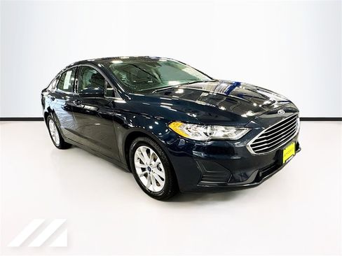 Used 2020 Ford Fusion SE image 3