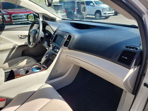 Used 2011 Toyota Venza w/ Convenience Pkg FWD image 17