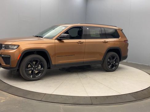 New 2026 Jeep Grand Cherokee L Limited AWD/4WD image 9