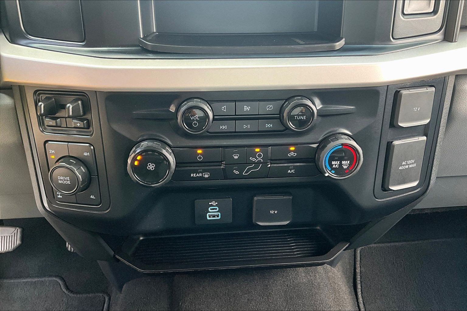 Used 2024 Ford F350 XLT w/ FX4 Off-Road Package AWD/4WD image 17