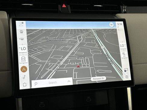 Used 2024 Land Rover Discovery Sport S image 25