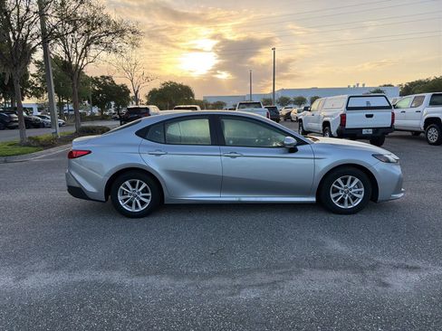 Used 2025 Toyota Camry LE image 6