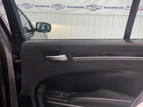 Used 2017 Chrysler 300 C image 44