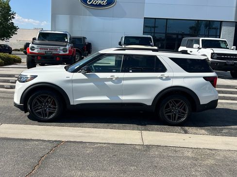 New 2026 Ford Explorer ST-Line w/ ST-Line Street Pack RWD image 3