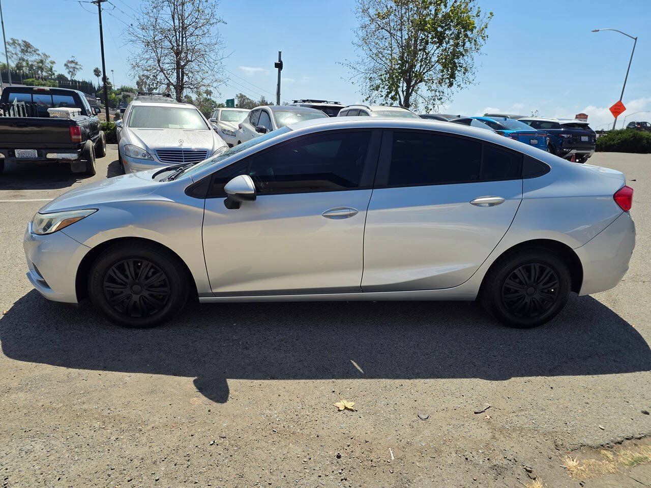 Used 2018 Chevrolet Cruze LS FWD image 9