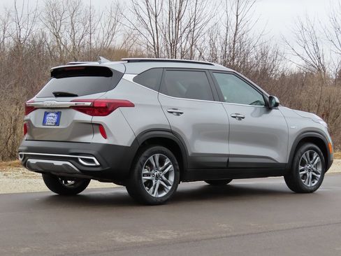 Certified 2023 Kia Seltos S w/ Navigation Package image 3