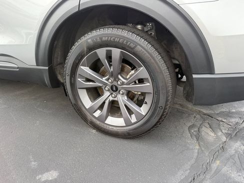 Used 2023 Ford Explorer XLT w/ Equipment Group 202A AWD/4WD image 9