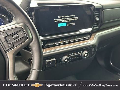 Used 2024 Chevrolet Silverado 2500 LT w/ Convenience Package image 9