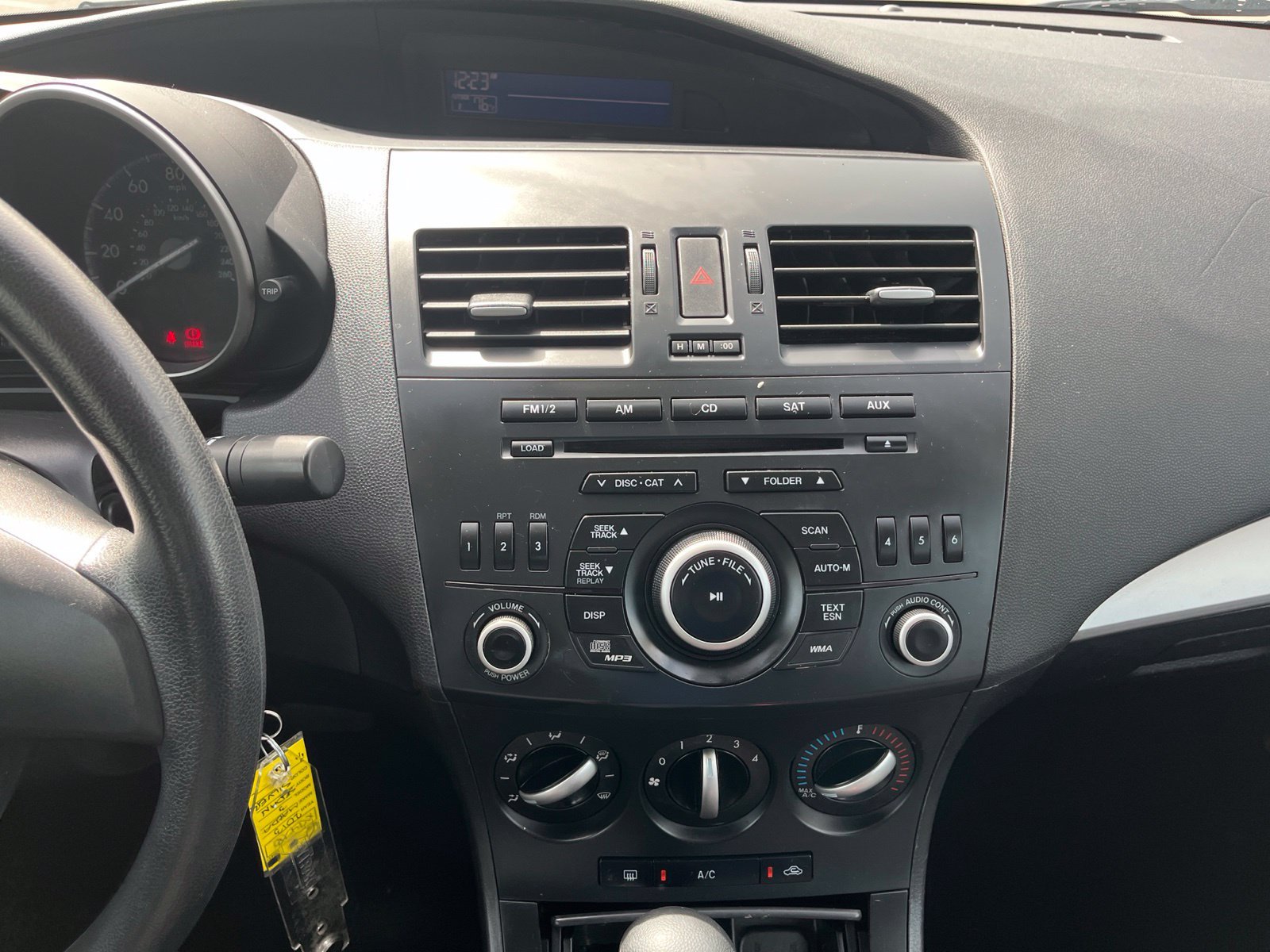 Used 2013 MAZDA MAZDA3 i SV FWD image 24