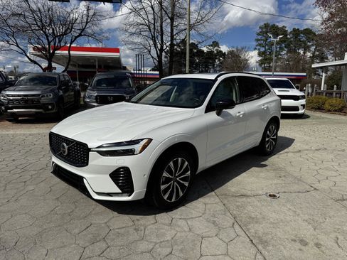 Used 2023 Volvo XC60 B5 Plus image 9