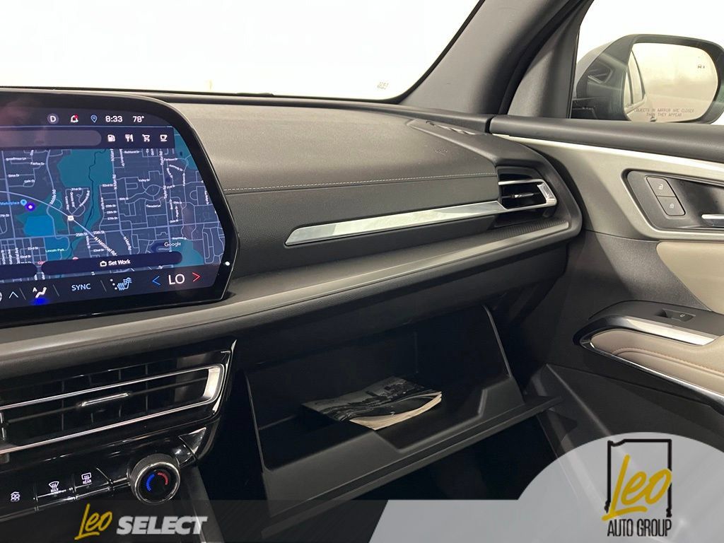 Used 2026 Chevrolet Traverse LT w/ Driver Confidence Package FWD image 27