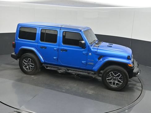 Used 2024 Jeep Wrangler Unlimited Sahara w/ Technology Group AWD/4WD image 40