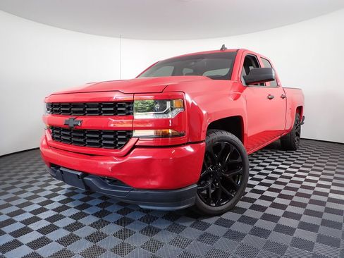 Used 2018 Chevrolet Silverado 1500 Custom w/ Custom Convenience Package RWD image 11