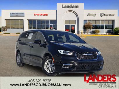 New 2026 Chrysler Pacifica Select