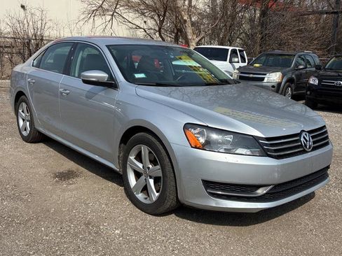 Used 2014 Volkswagen Passat 1.8T Wolfsburg Edition image 4