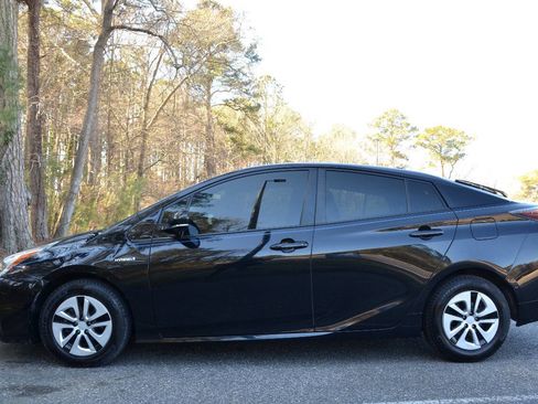 Used 2017 Toyota Prius Two image 4