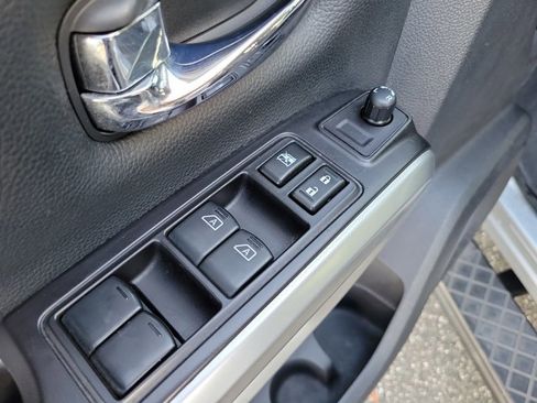 Used 2020 Nissan Titan SV w/ SV Convenience Package image 20