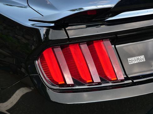 Used 2017 Ford Mustang Coupe RWD image 32