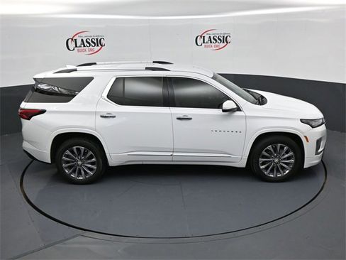 Used 2022 Chevrolet Traverse Premier image 21