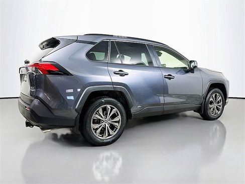 Used 2023 Toyota RAV4 XLE Premium image 7