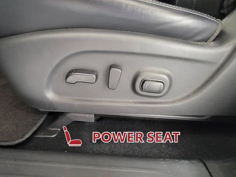 Used 2019 Nissan Pathfinder Platinum w/ Cargo Package image 16