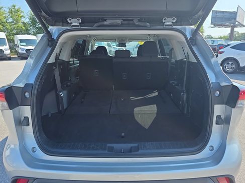 Used 2024 Toyota Highlander LE AWD/4WD image 30