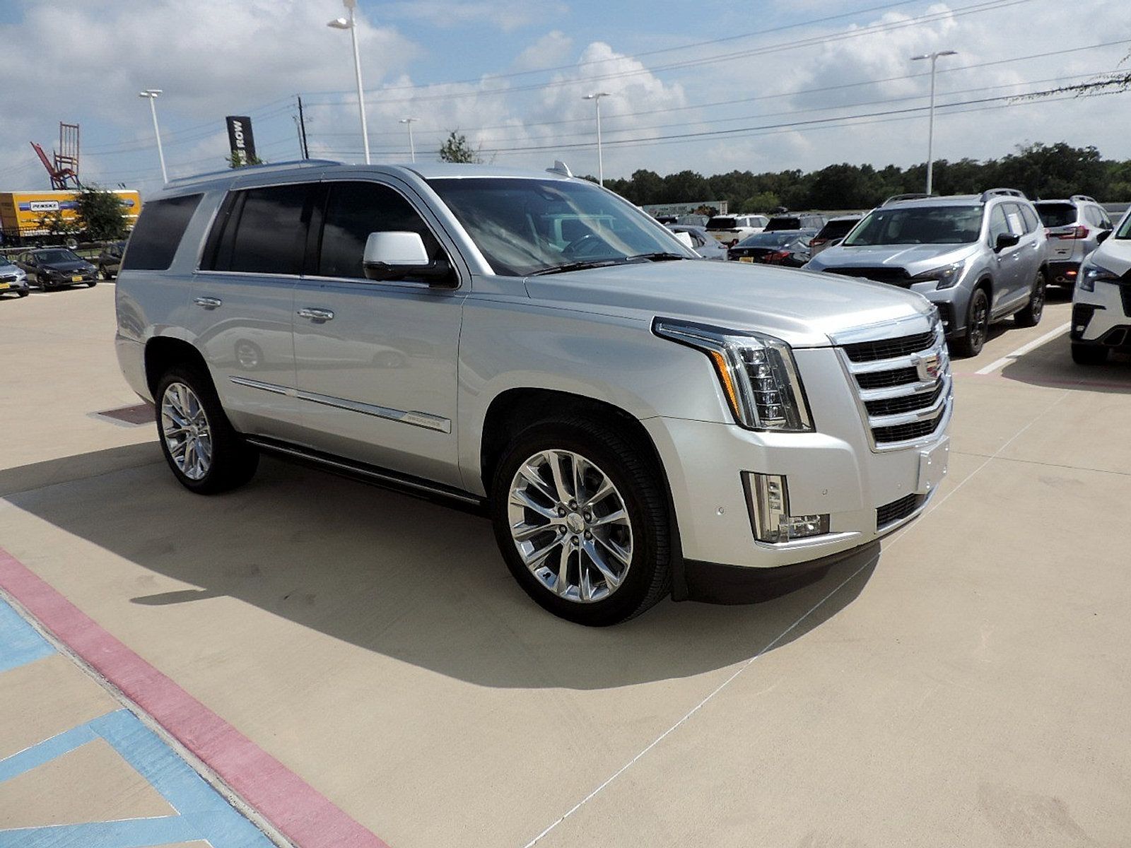Used 2020 Cadillac Escalade Premium Luxury AWD/4WD image 3