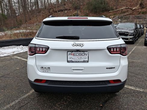Used 2024 Jeep Compass Latitude AWD/4WD image 6