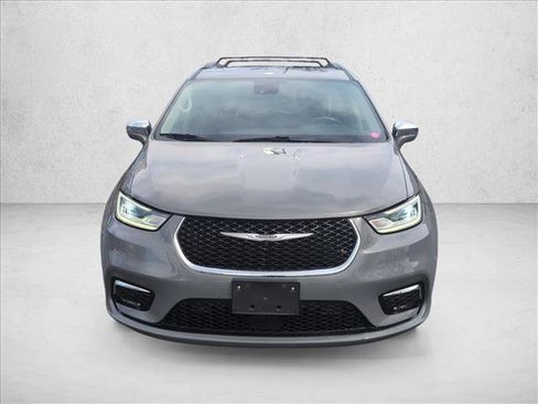 Used 2022 Chrysler Pacifica Limited image 2