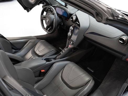 Used 2020 McLaren 720S Luxury image 25
