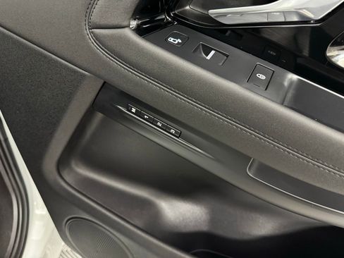 Used 2020 Land Rover Range Rover Evoque R-Dynamic SE image 32