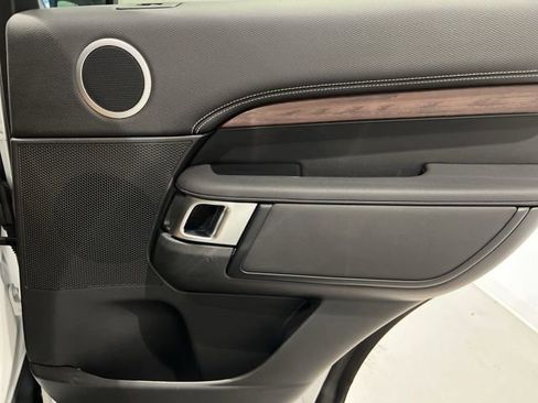 Used 2024 Land Rover Discovery Dynamic SE image 43