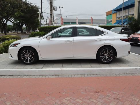 Used 2023 Lexus ES 300h w/ Premium Package FWD image 8