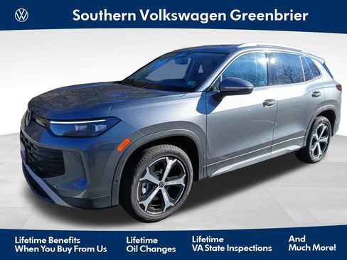 Used 2026 Volkswagen Tiguan SE AWD/4WD image 1