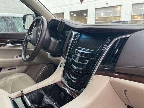 Used 2017 Cadillac Escalade 4WD image 7