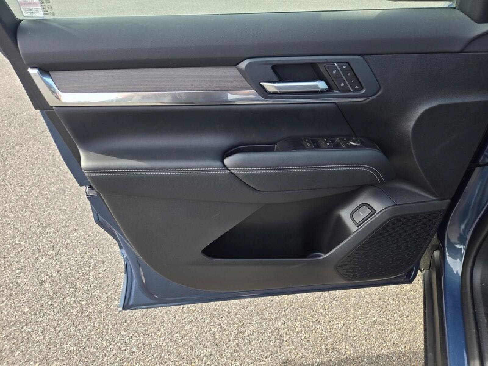 New 2026 GMC Terrain Denali w/ LPO, Floor Liner Package AWD/4WD image 24