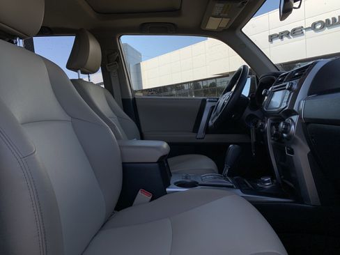Used 2016 Toyota 4Runner SR5 AWD/4WD image 34
