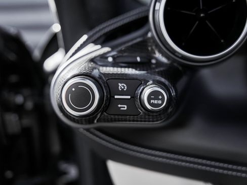 Used 2022 Ferrari F8 Tributo image 60