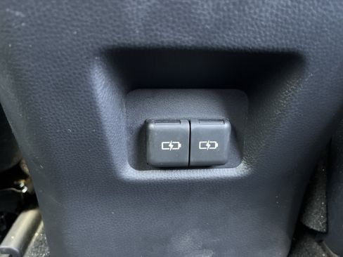 Used 2025 Toyota RAV4 XLE AWD/4WD image 16