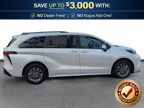 Used 2022 Toyota Sienna XLE image 8