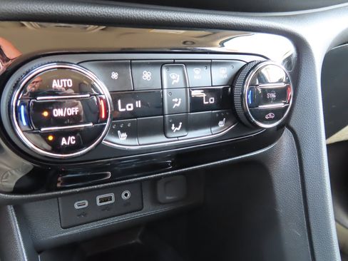 Used 2023 Buick Encore GX Select image 23