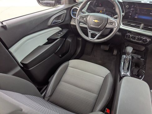 Certified 2024 Chevrolet Trax LT w/ Driver Confidence Package image 17