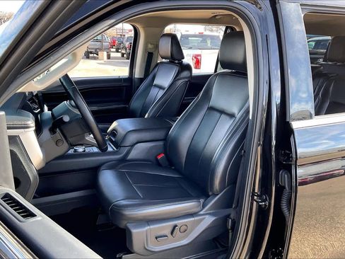 Used 2024 Ford Expedition Max XLT image 7