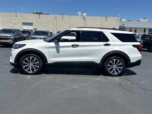 Used 2025 Ford Explorer ST-Line AWD/4WD image 4