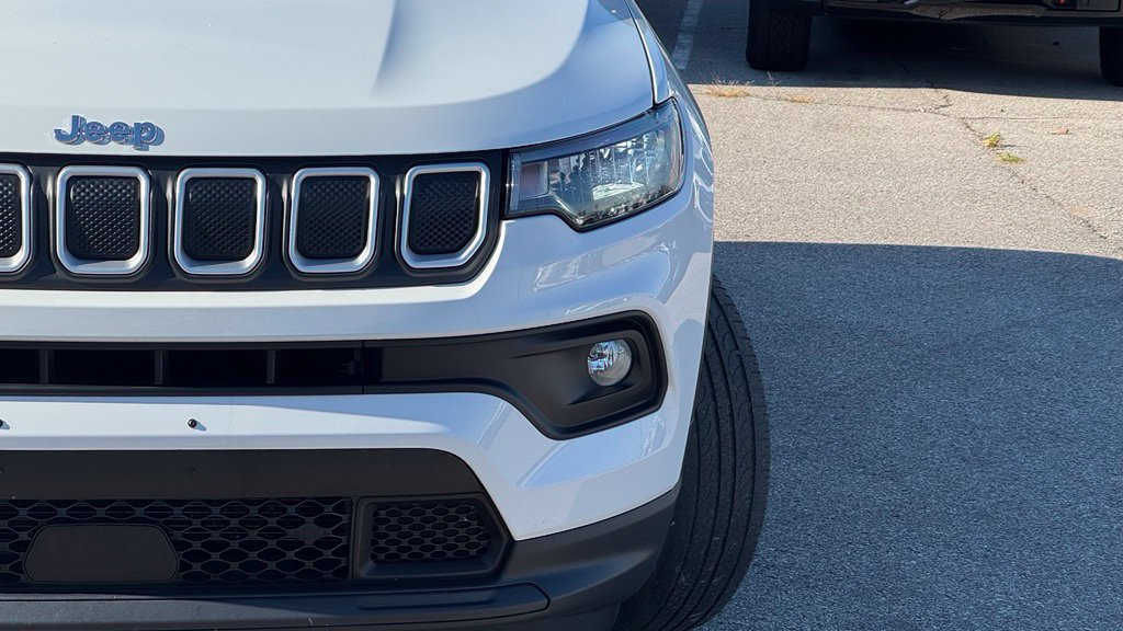 Used 2022 Jeep Compass Latitude AWD/4WD image 7