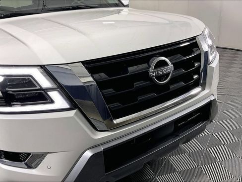 Used 2023 Nissan Armada SL w/ Captain's Chairs Package AWD/4WD image 39
